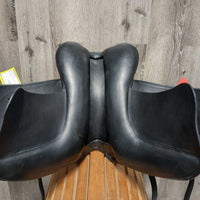 18 MW *5.5" Pariani Dressage Saddle, Navy Pariani Cover, Wool Flocking, Med Front Blocks, Rear Gusset Panels, Flaps: 16.75"L x 12"W Serial #: 18" 1008 1161